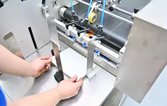 machine d'alimentation de prospectus